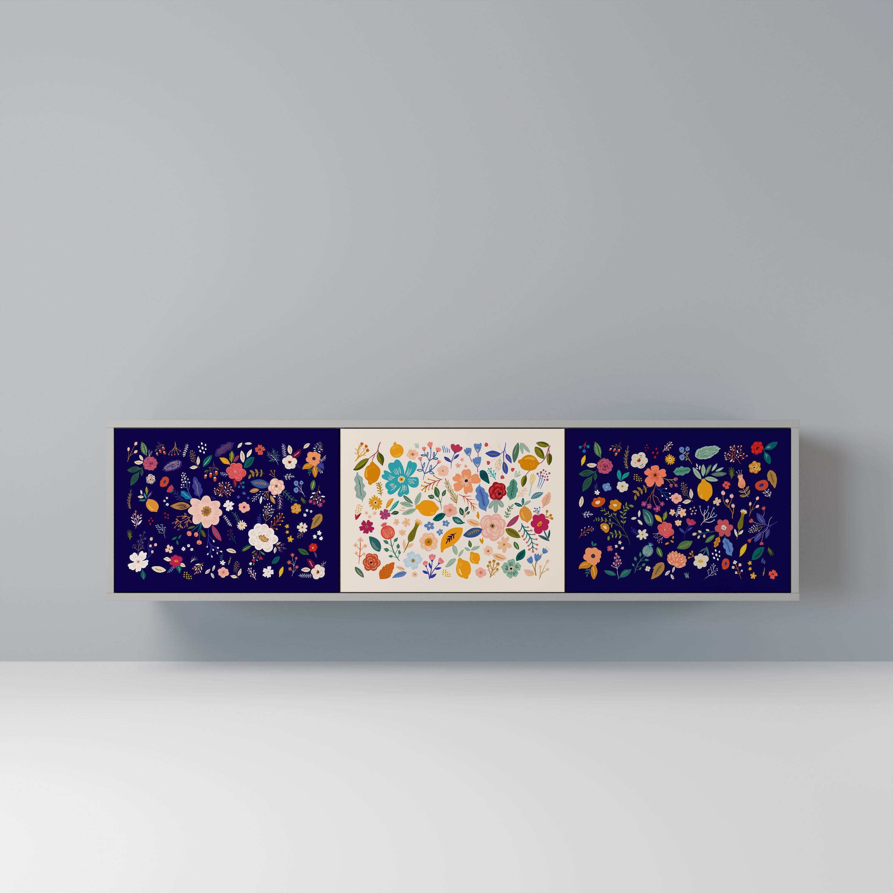 Mueble de TV de 3 puertas con combinación floral en acabado gris
