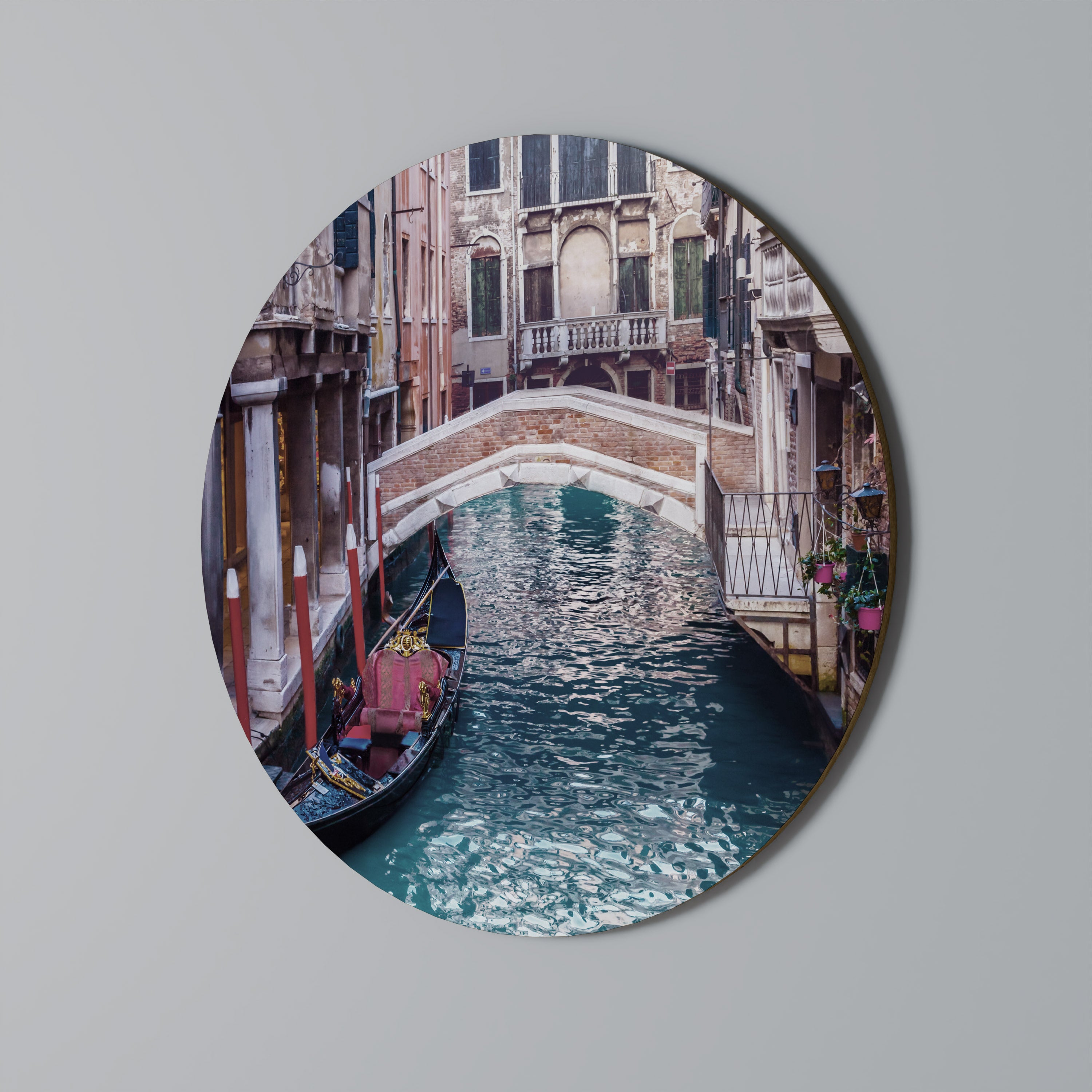 GONDOLA GLIDE Round Wall Art