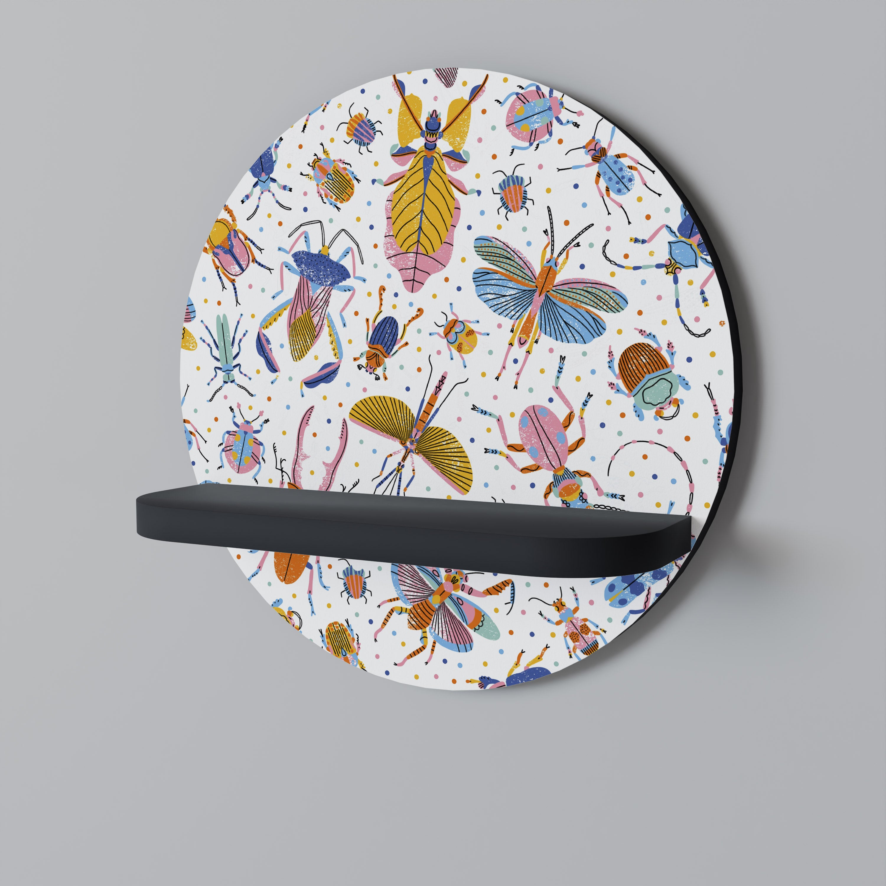 Estantería de arte redonda con diseño de insectos de colores en acabado negro