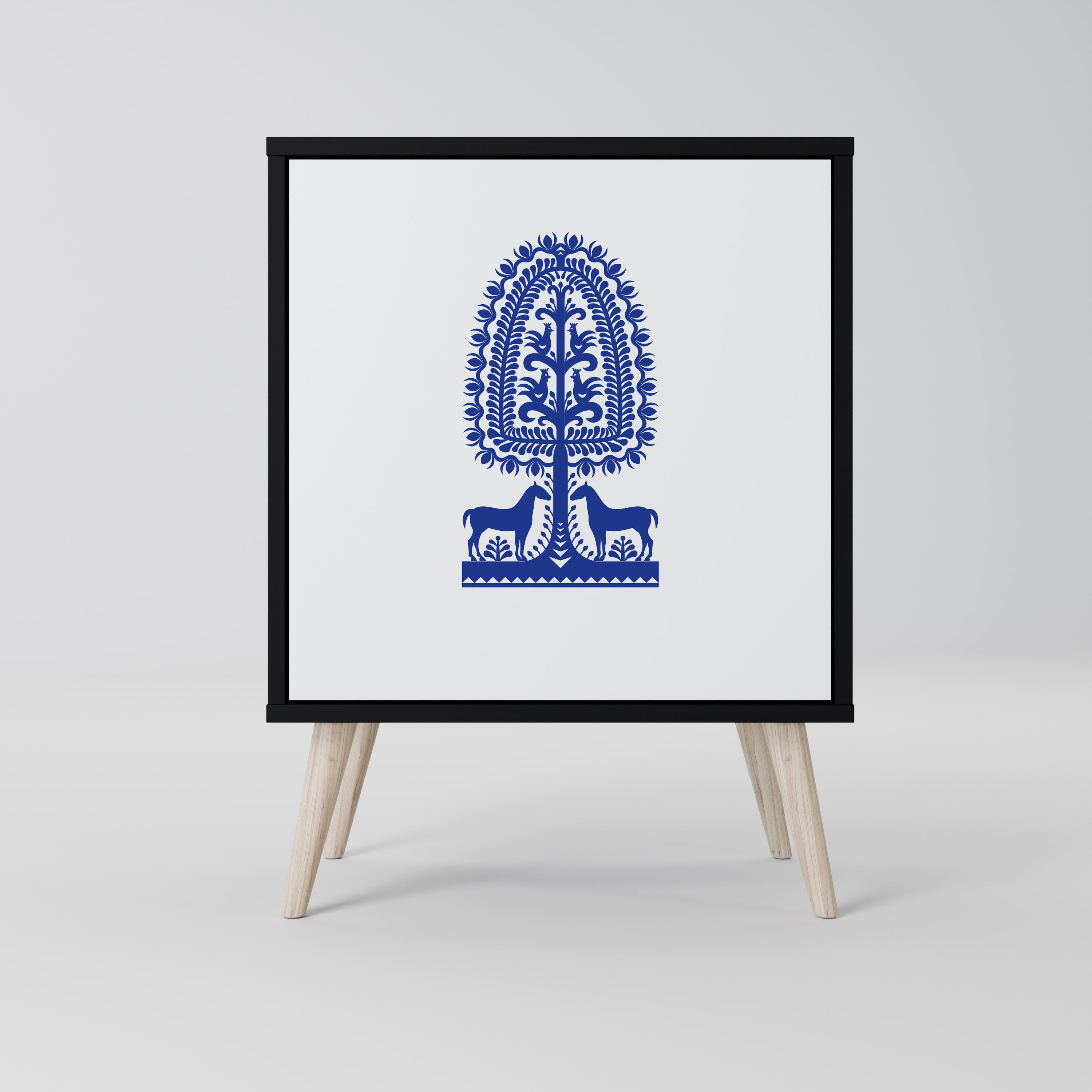 Aparador de una puerta de arte popular polaco en acabado negro