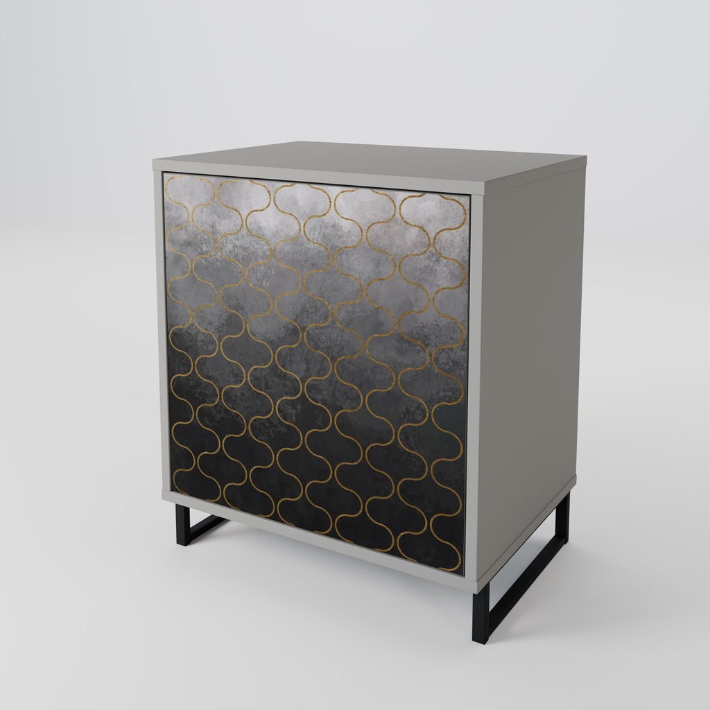 Aparador de una puerta con diseño teselado grisáceo y acabado gris.