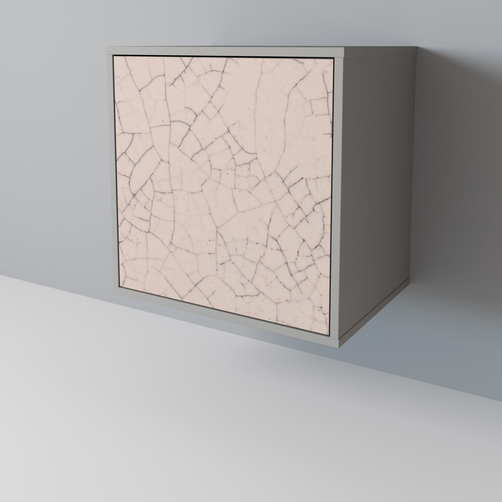 Aparador de 1 puerta con textura cerámica y acabado gris.