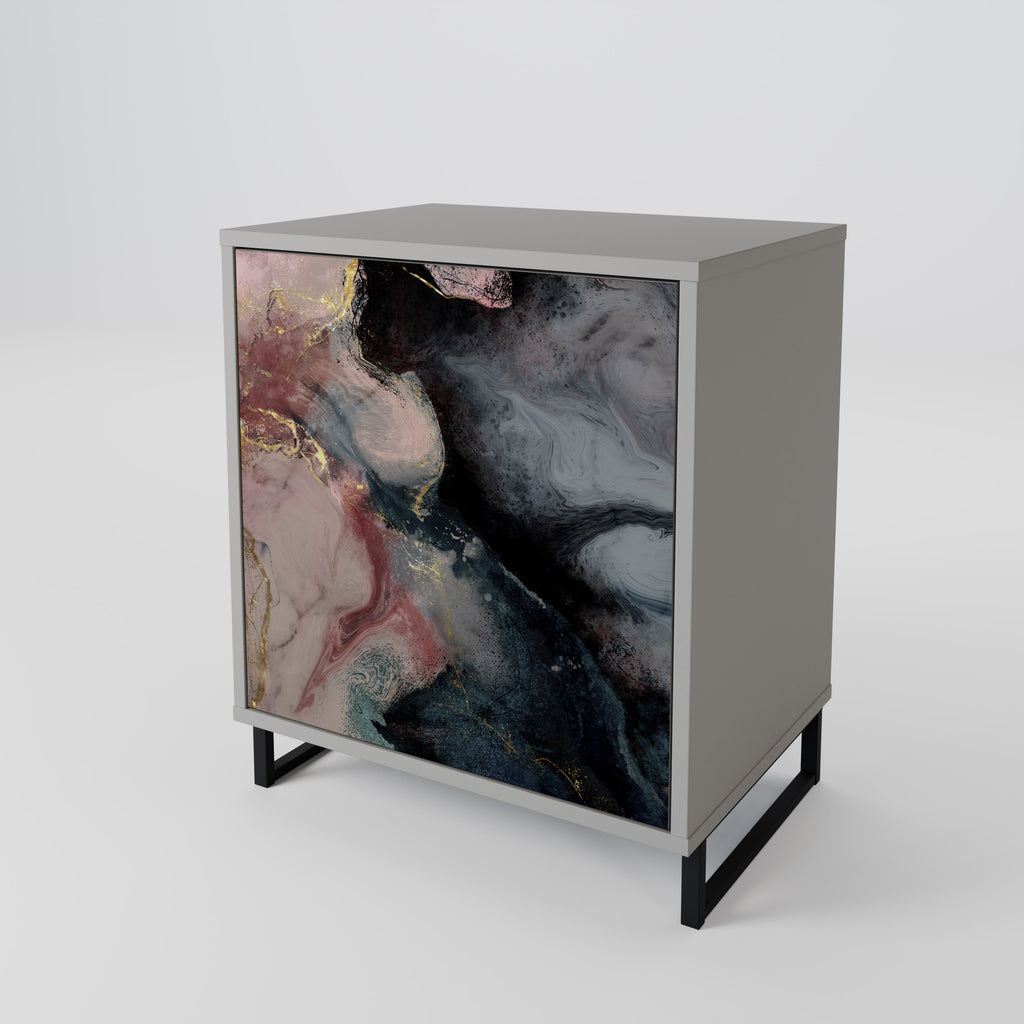 Aparador de una puerta con remolinos dorados en acabado gris