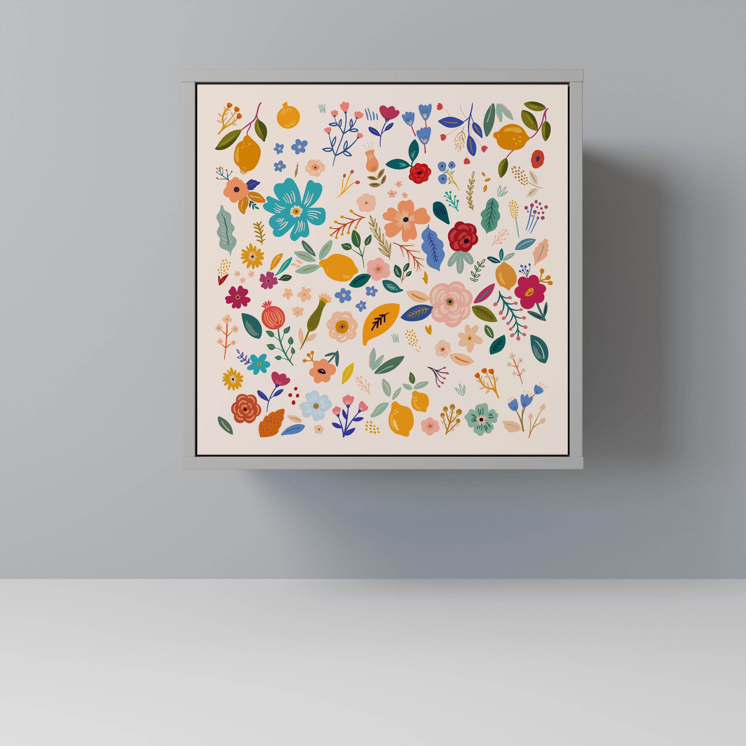 Aparador de 1 puerta con diseño floral en acabado gris