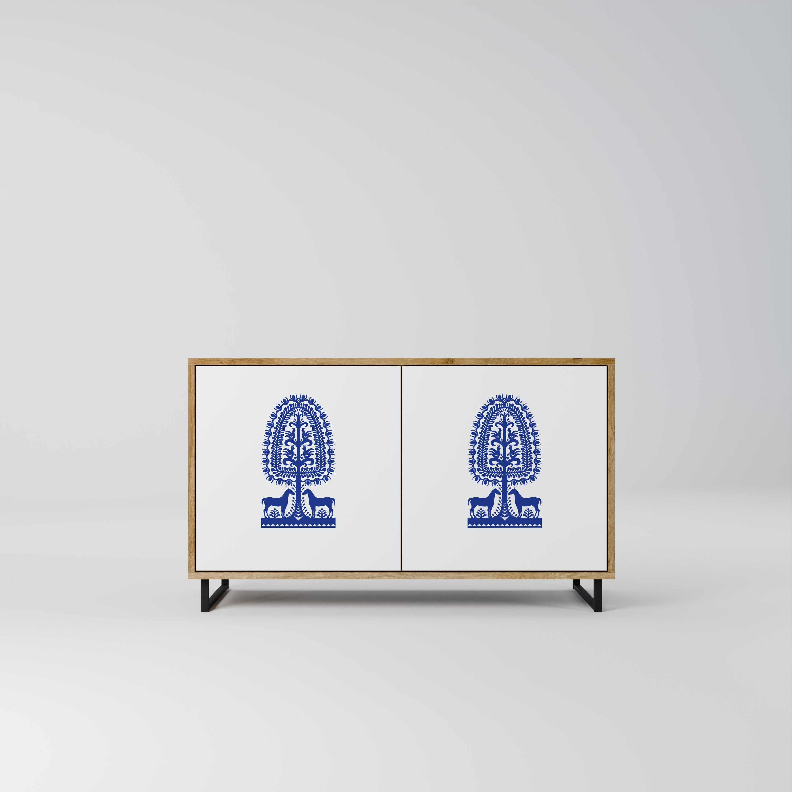 Aparador de dos puertas de arte popular polaco con efecto roble