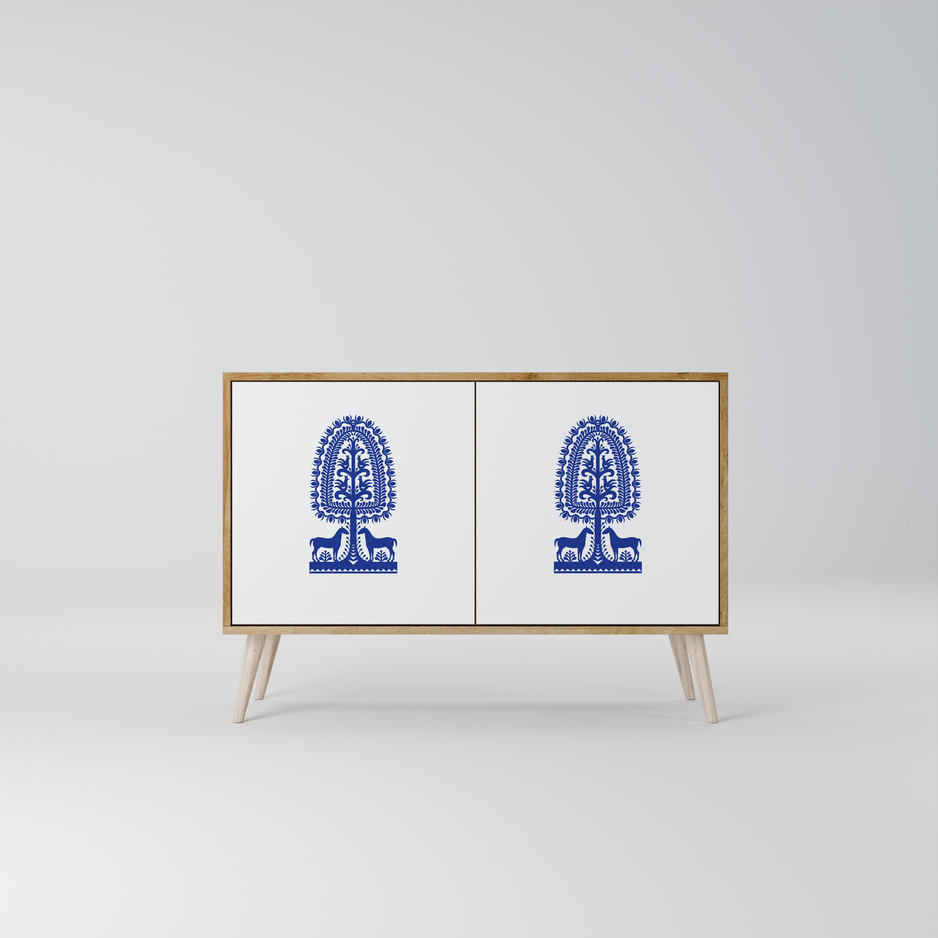 Aparador de dos puertas de arte popular polaco con efecto roble