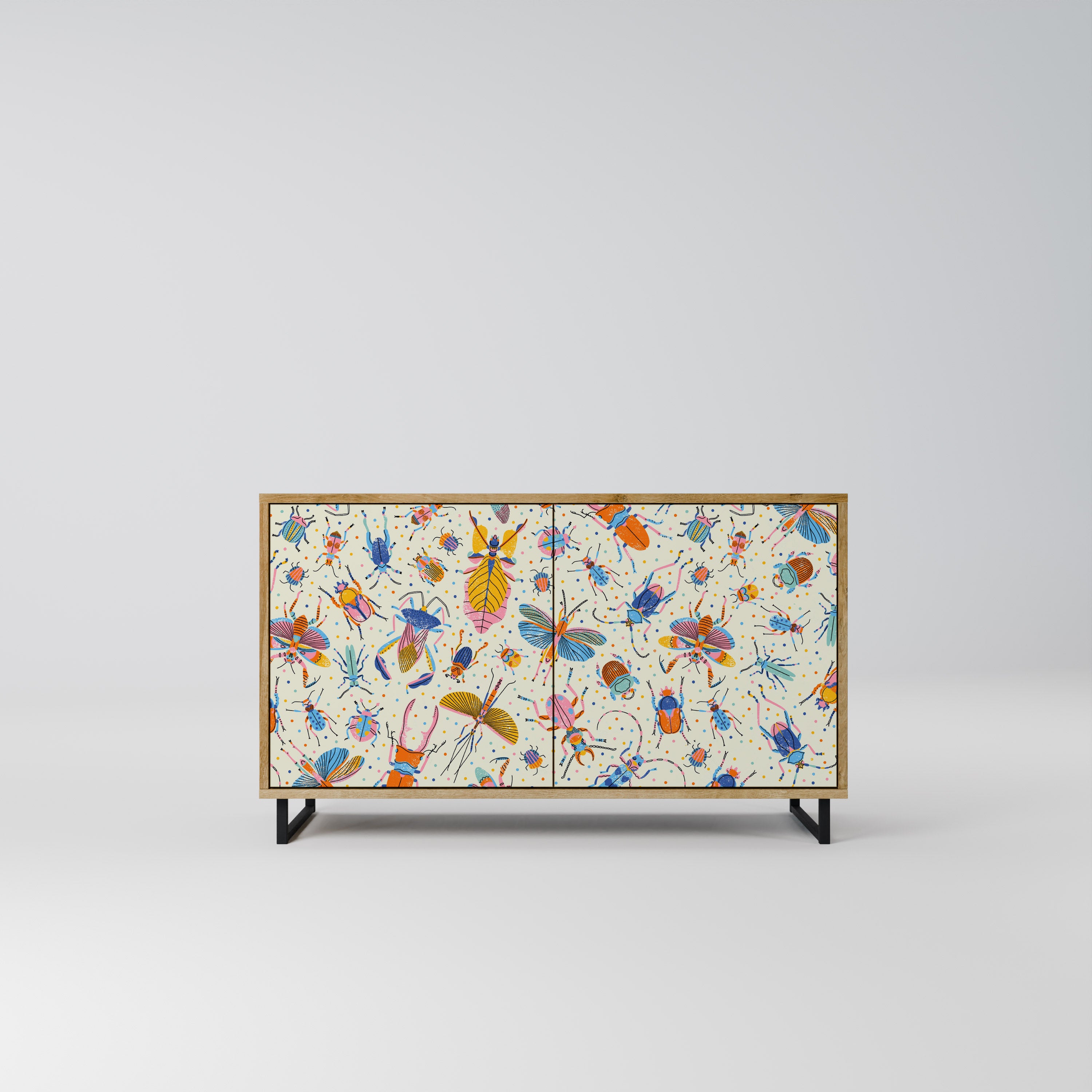 Aparador de 2 puertas COLORFUL INSECTS en efecto roble