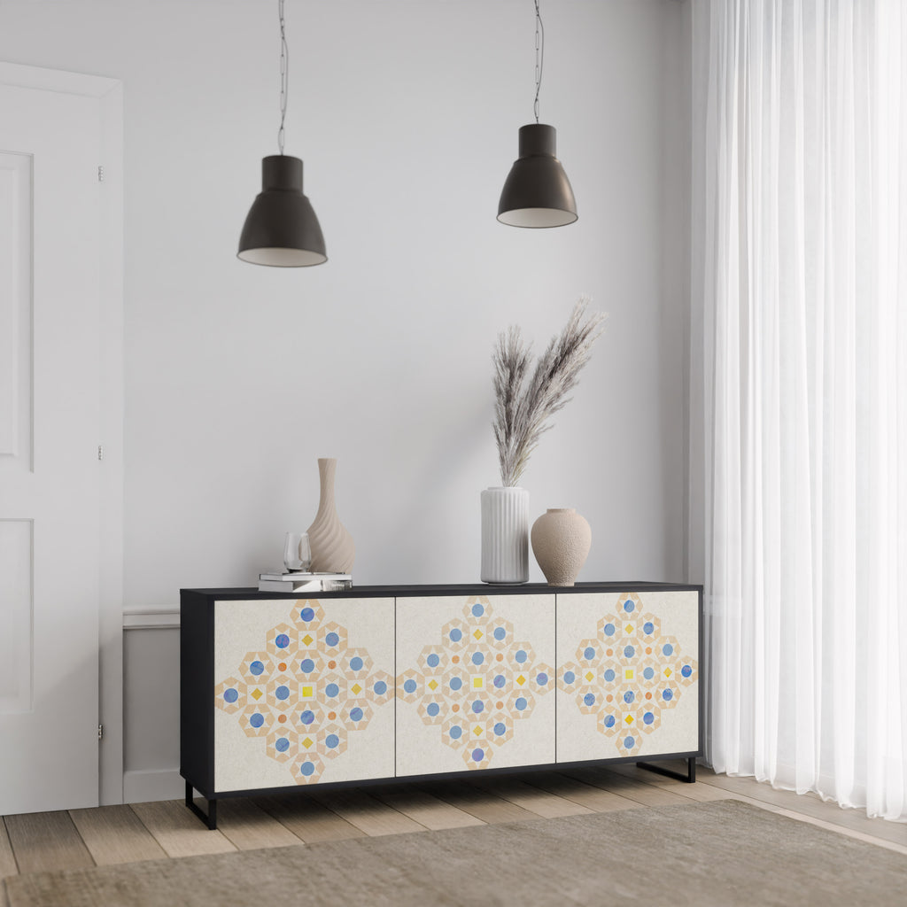 Aparador de 3 puertas con diseño de prisma en acabado negro