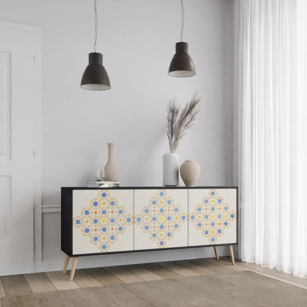 Aparador de 3 puertas con diseño de prisma en acabado negro