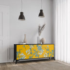 Aparador YELLOW CHINOISERIE de 3 puertas con acabado negro