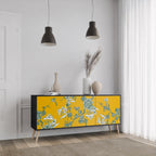 Aparador YELLOW CHINOISERIE de 3 puertas con acabado negro