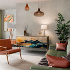 OMINOUS MOUNTAINS Aparador de 3 Puertas en Efecto Roble