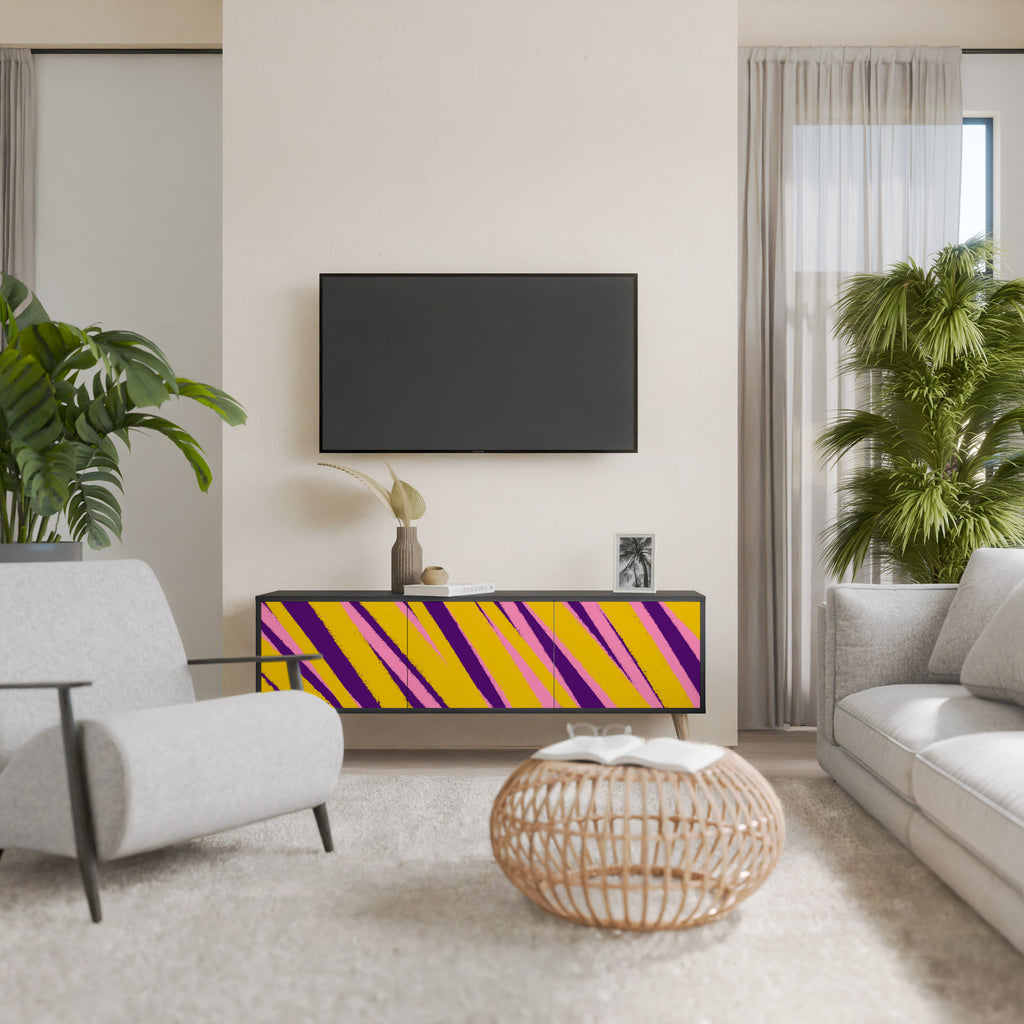 Los sueños se hacen realidad. Mueble de TV de 3 puertas con acabado negro.