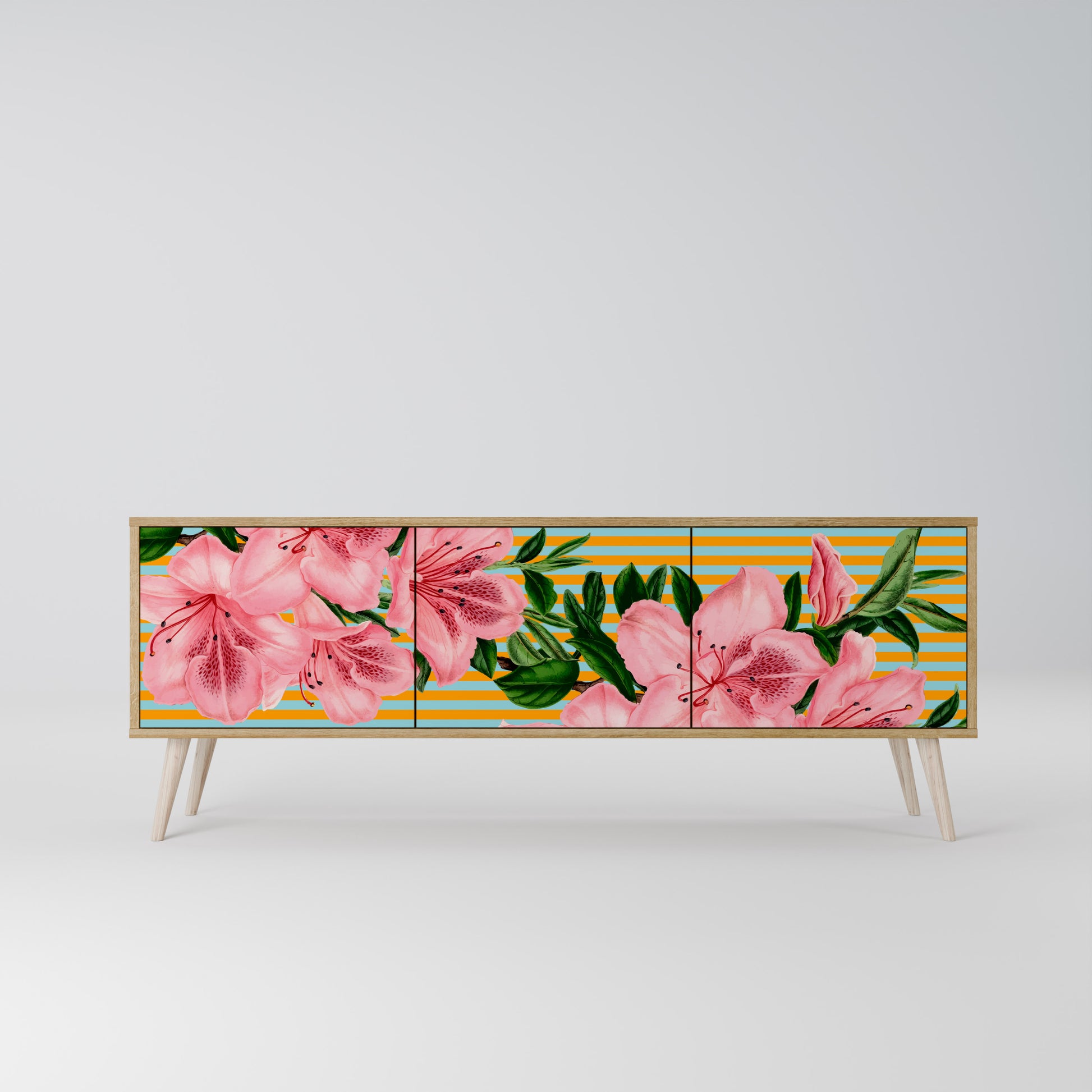 FRAGILE BEAUTY 3-Door TV Stand in Oak Effect