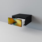 PIERCING SHARPNESS Mesita de Noche en Acabado Negro