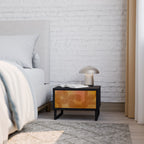 STRENGTHENING RELATION Mesita de Noche en Acabado Negro