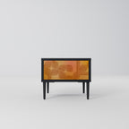 STRENGTHENING RELATION Mesita de Noche en Acabado Negro