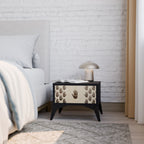 SEE MORE Mesita de Noche en Acabado Negro