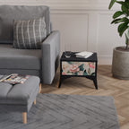 FLORAL GRACE Mesita de Noche