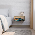 OMINOUS MOUNTAINS Mesita de Noche en Efecto Roble