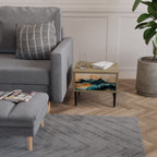 OMINOUS MOUNTAINS Mesita de Noche en Efecto Roble