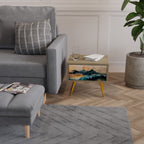 OMINOUS MOUNTAINS Mesita de Noche en Efecto Roble