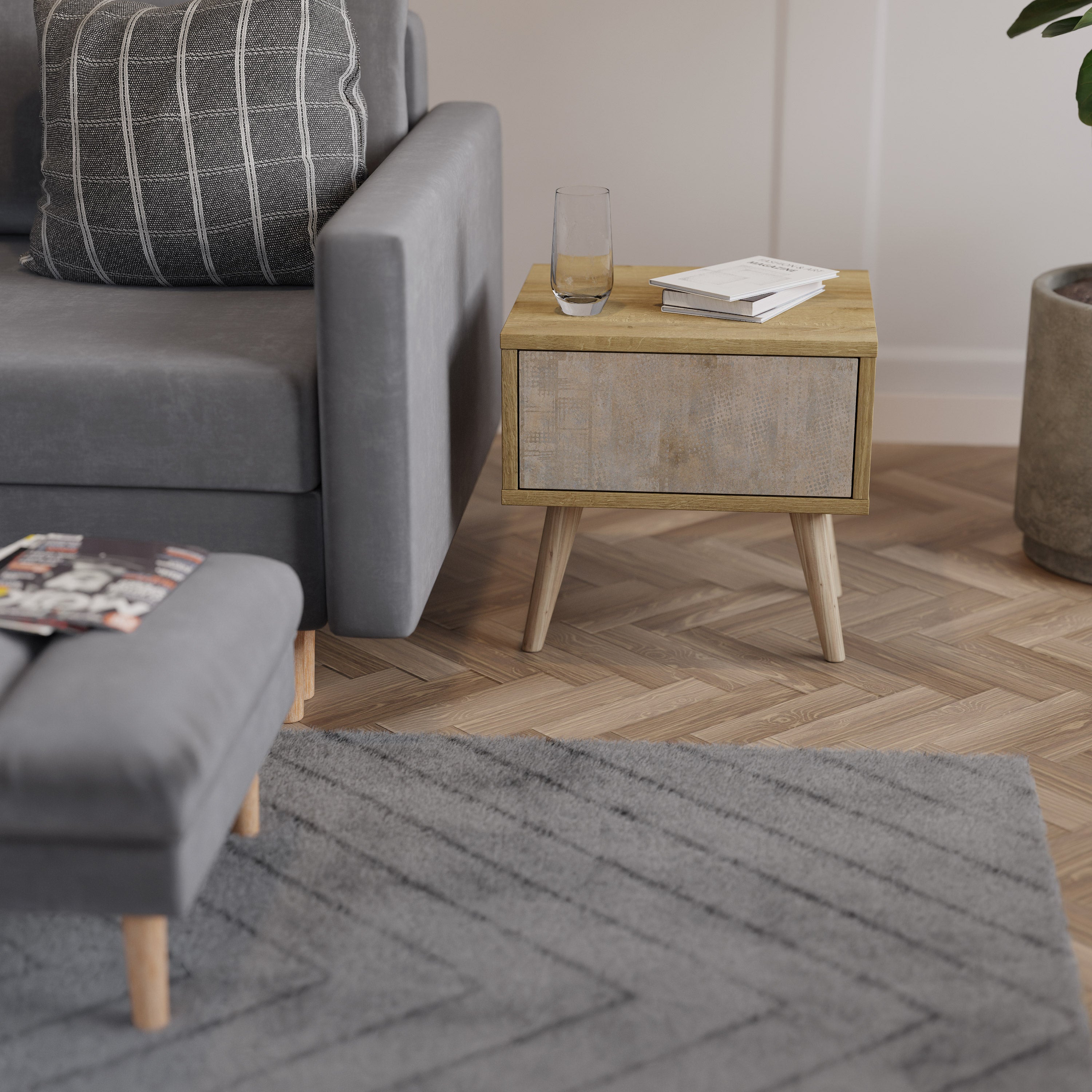 SCREEN ERROR Nightstand in Oak Effect