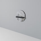 WHITE WHISPER Estante Ovalado Decorativo en Acabado Negro