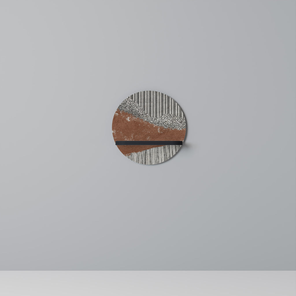 Estantería de arte redonda STRIPED TERRAIN con acabado negro