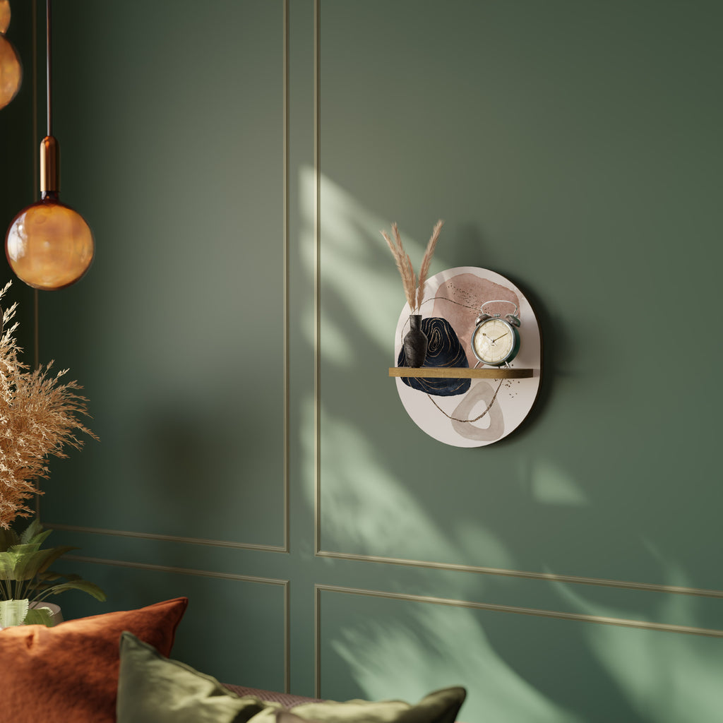 Estantería de arte ovalada con formas coloridas en efecto roble