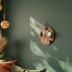 WOMAN, CAT AND EXTRA BROWN Estante Artístico