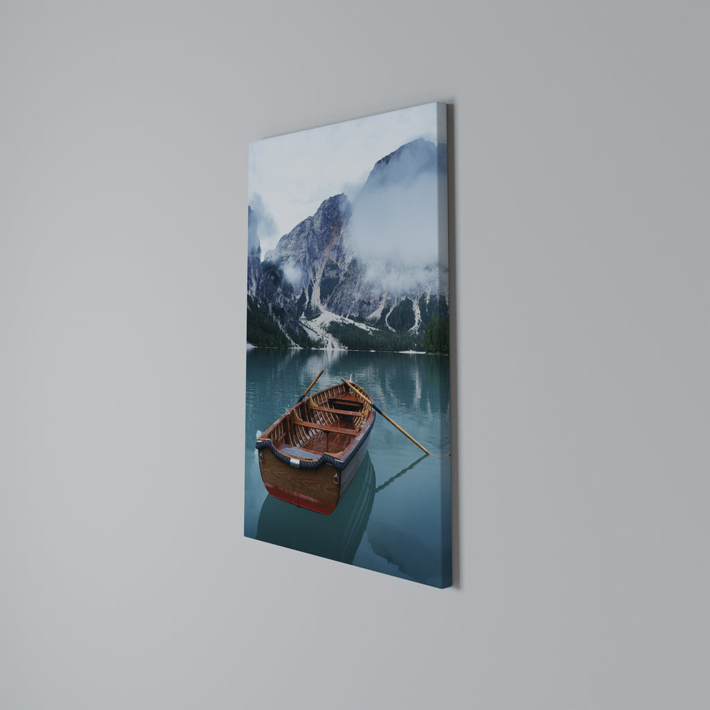 FOGGY MOUNTAIN OASIS Cuadro en lienzo vertical