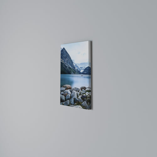 REFLECTIVE WATERS Cuadro en lienzo vertical