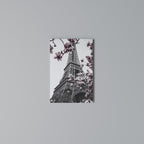 EIFFEL IN BLOOM Cuadro en lienzo vertical