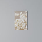 GHOSTLY BLOOM Cuadro en lienzo vertical