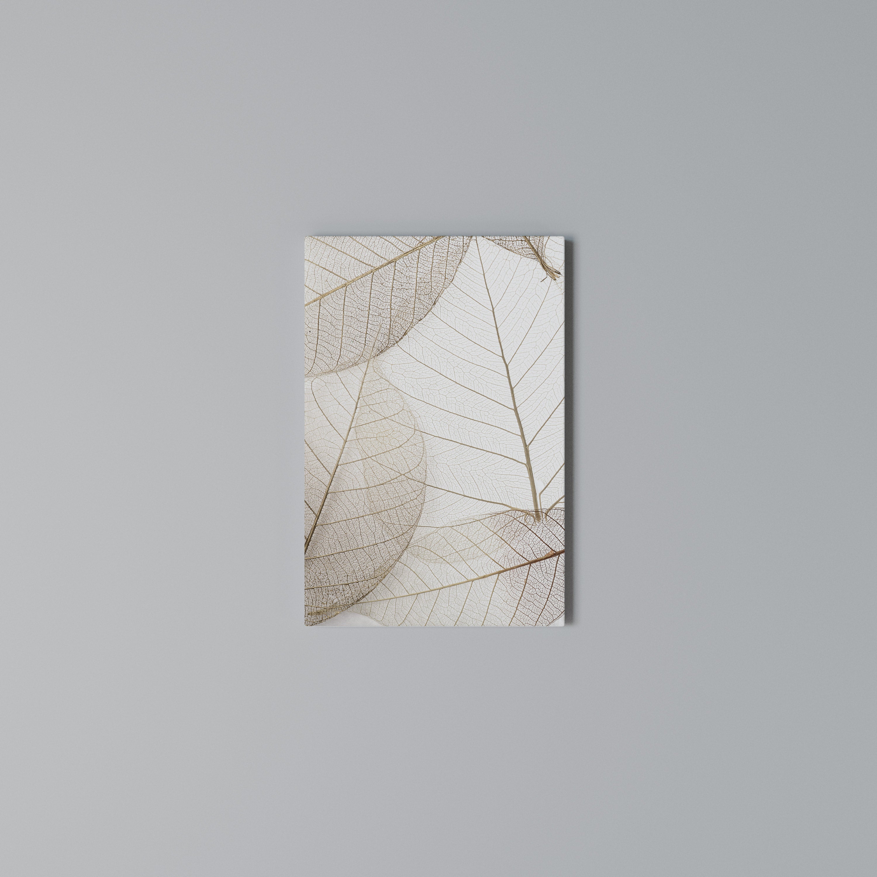 ETHEREAL VEINED GRACE Cuadro en lienzo vertical