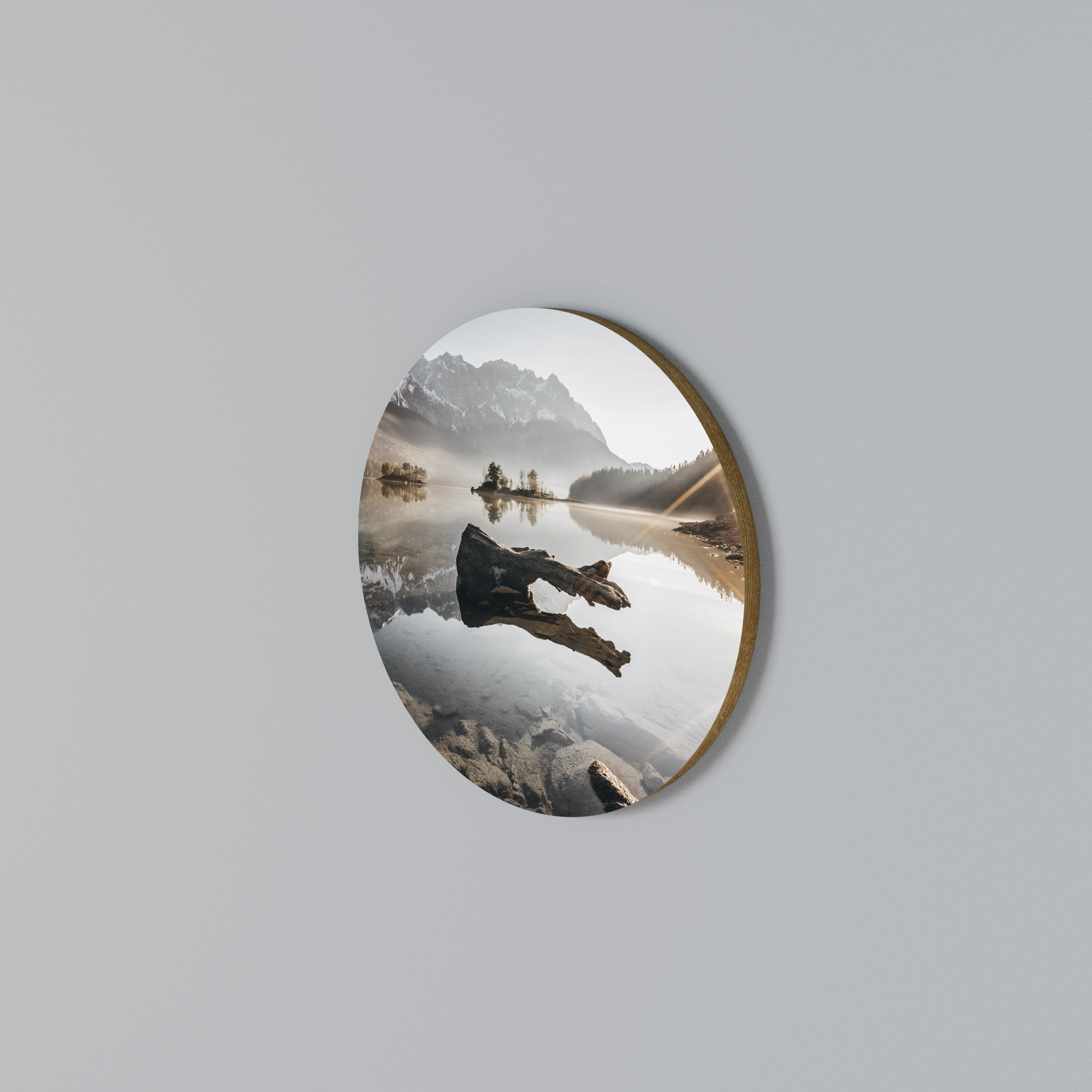 SILENT WATERSCAPE Round Wall Art