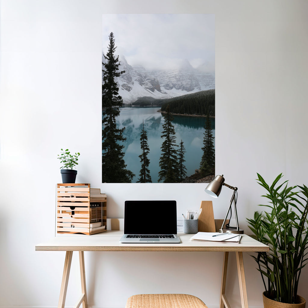 Póster vertical autoadhesivo Misty Forest Booundaries