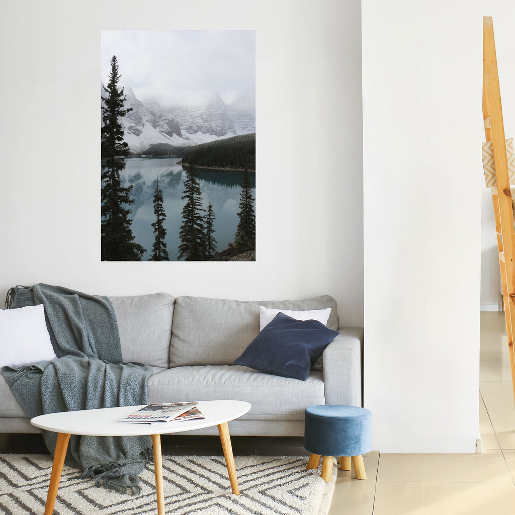 Póster vertical autoadhesivo Misty Forest Booundaries