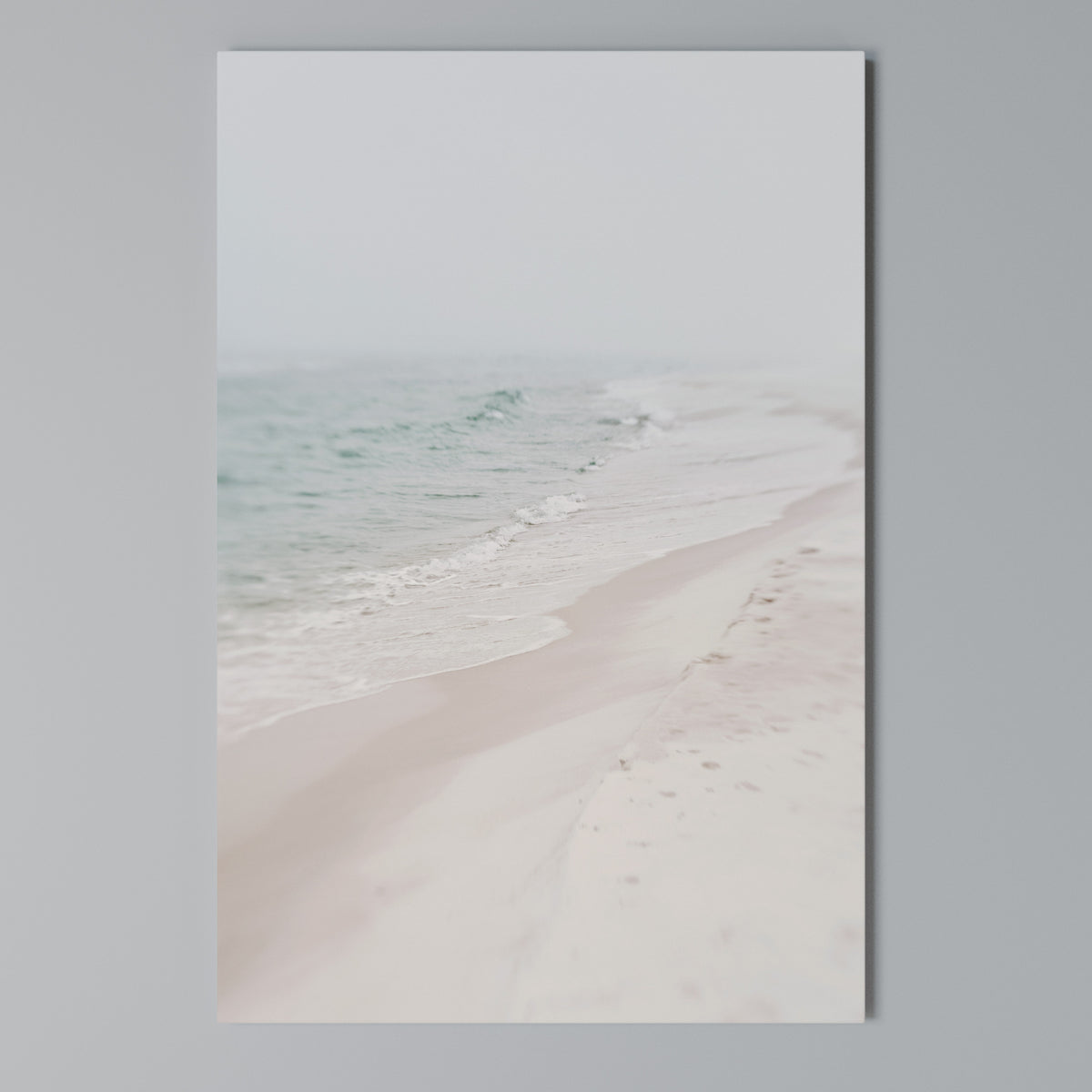 MISTY SHORELINE BLISS Cuadro en lienzo vertical