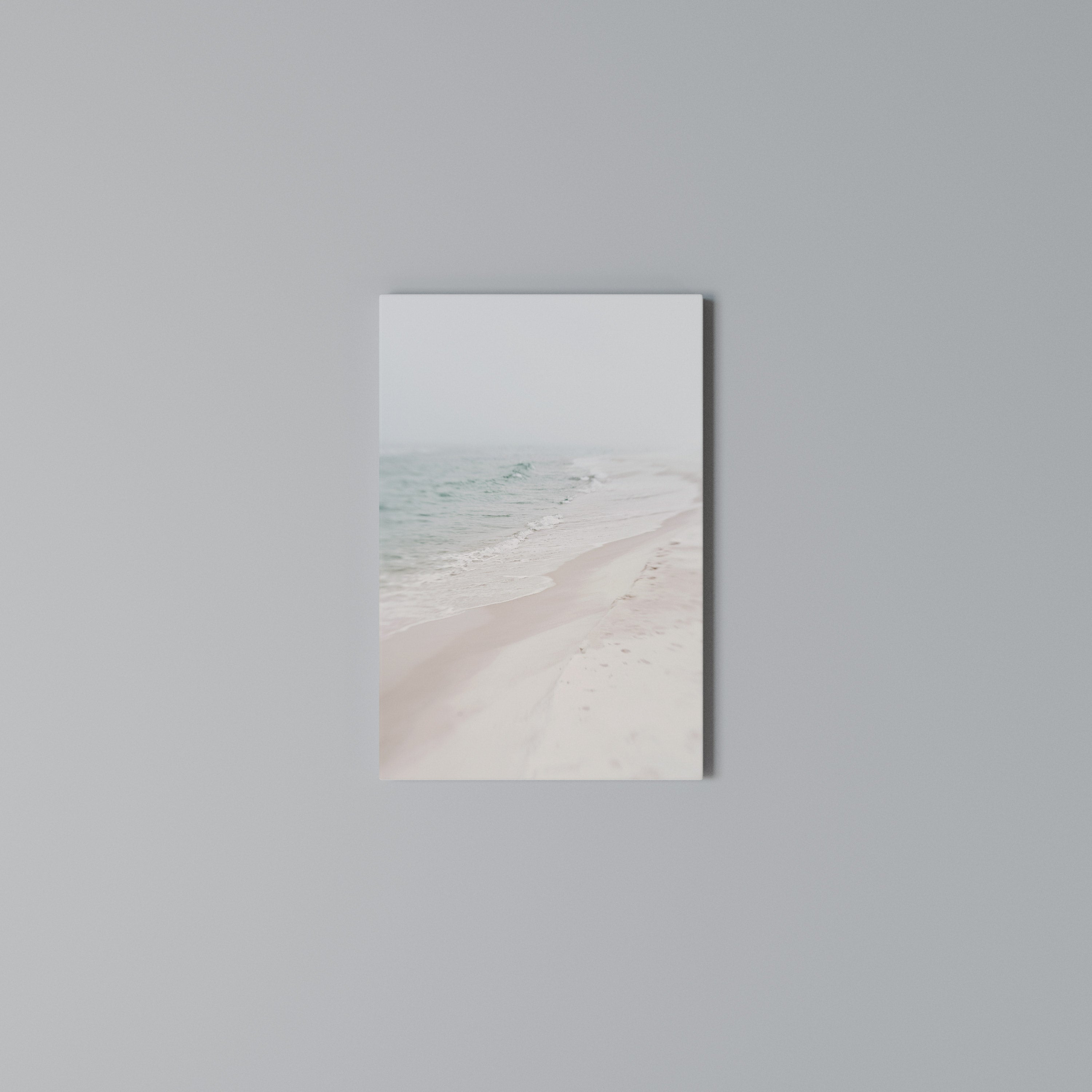 MISTY SHORELINE BLISS Cuadro en lienzo vertical