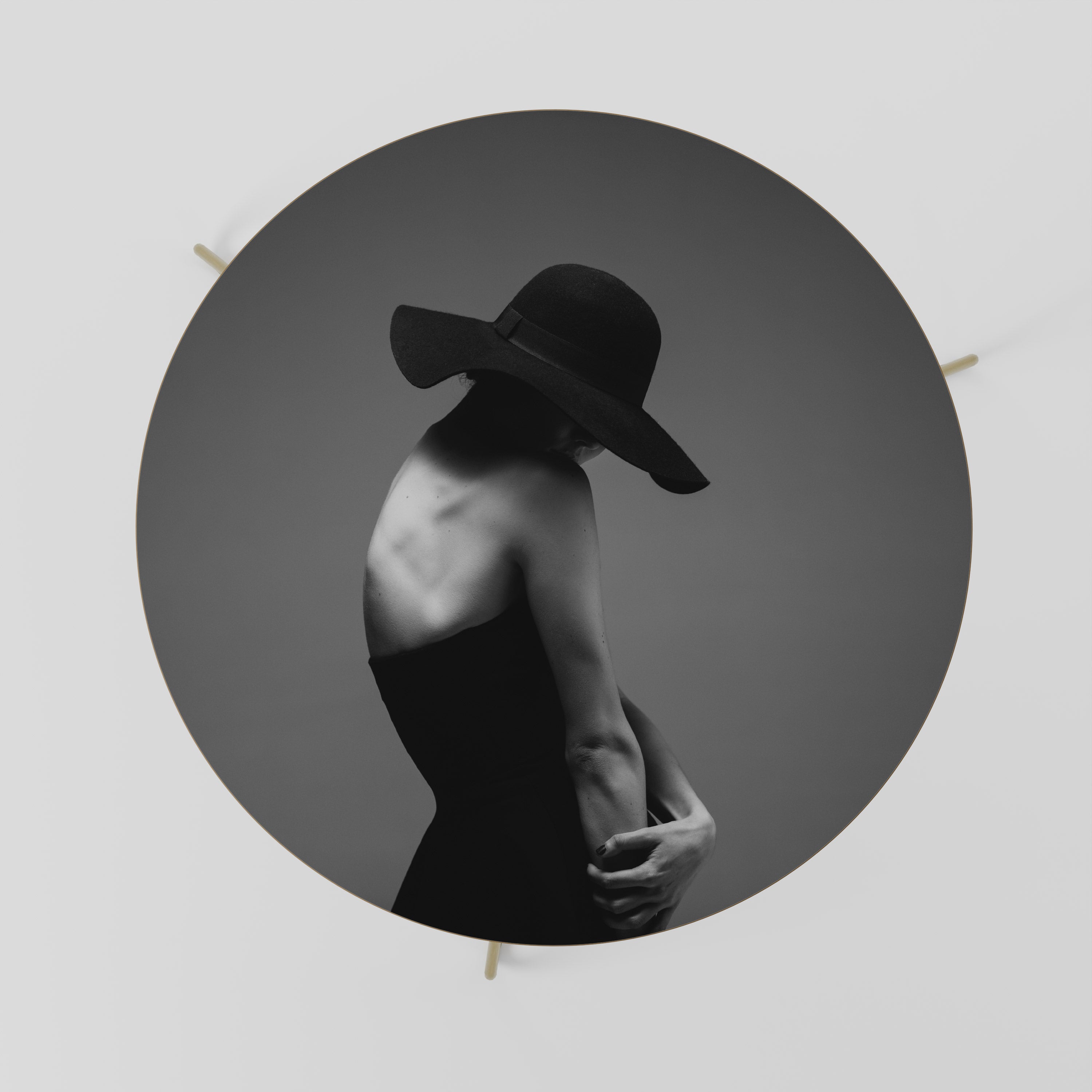 SILUETA ​​DEL MISTERIO Mesa de centro 69