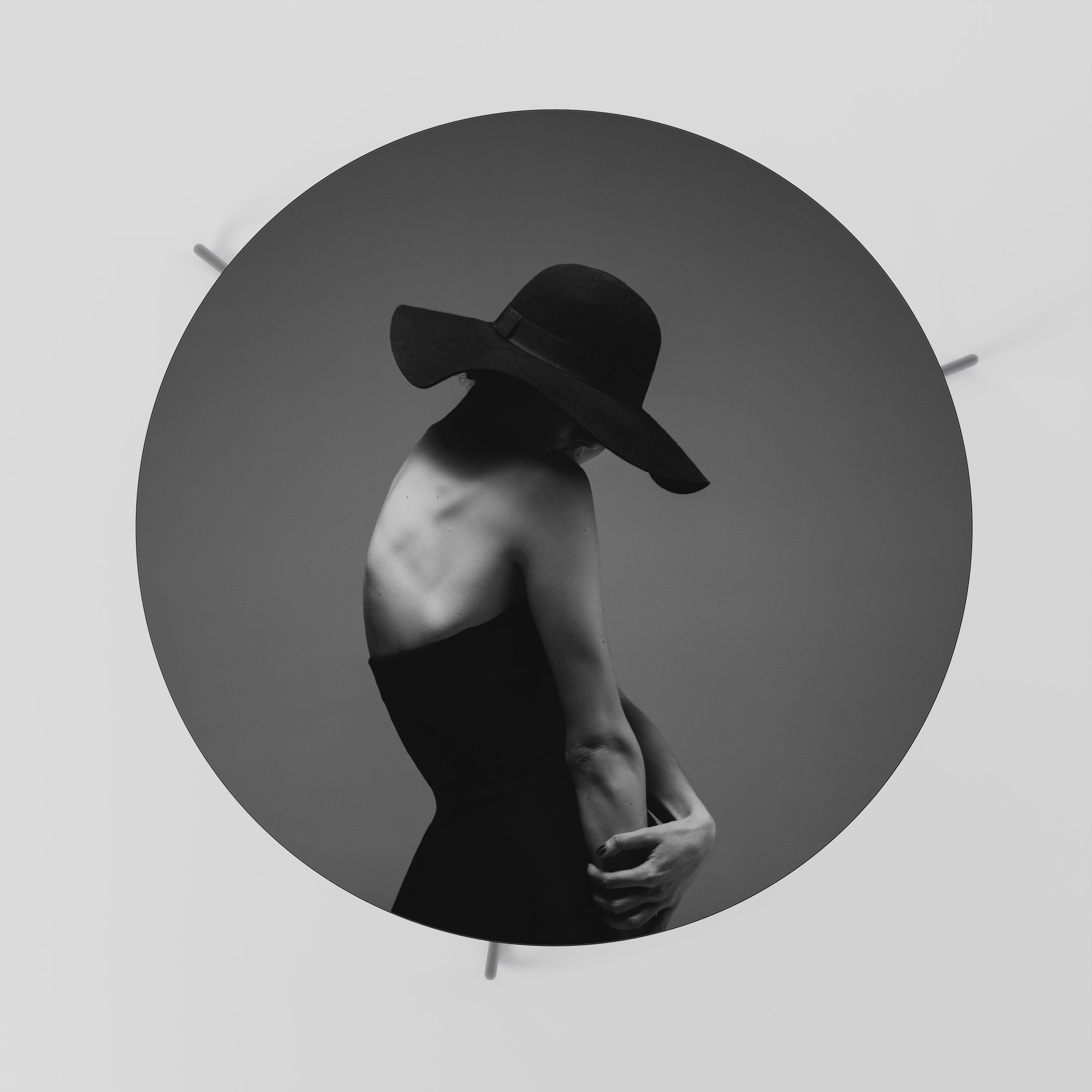 SILUETA ​​DEL MISTERIO Mesa de centro 69