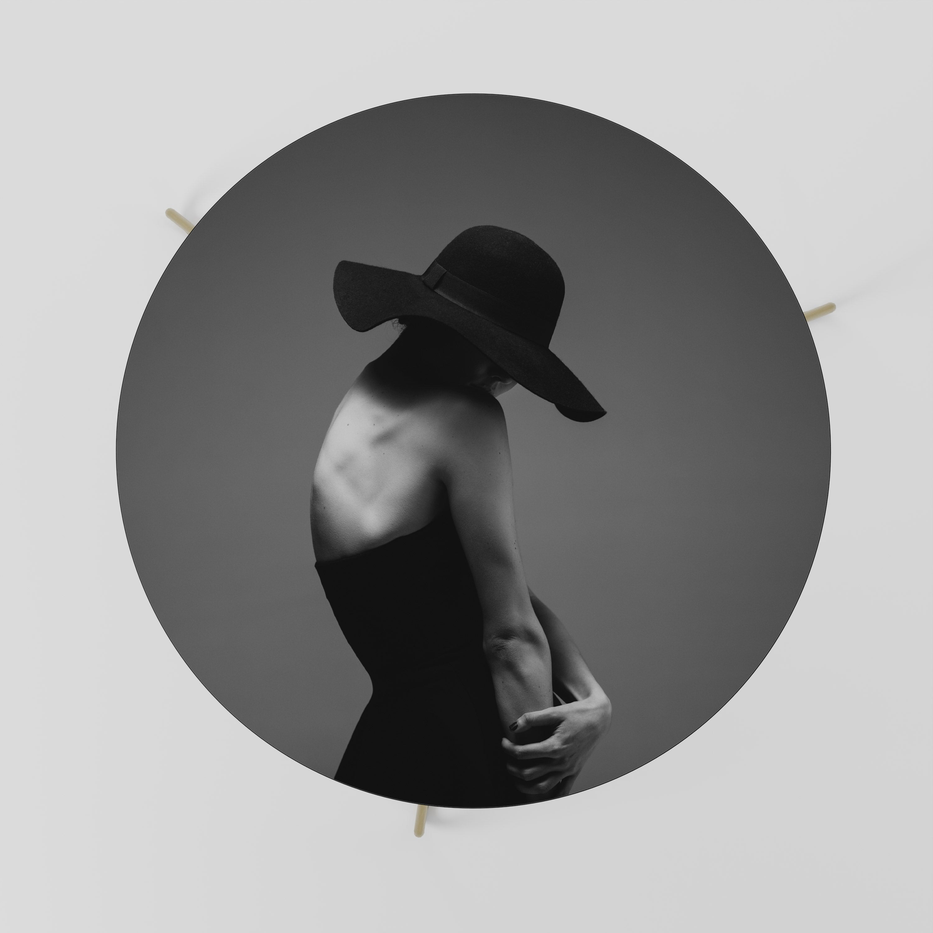 SILUETA ​​DEL MISTERIO Mesa de centro 69