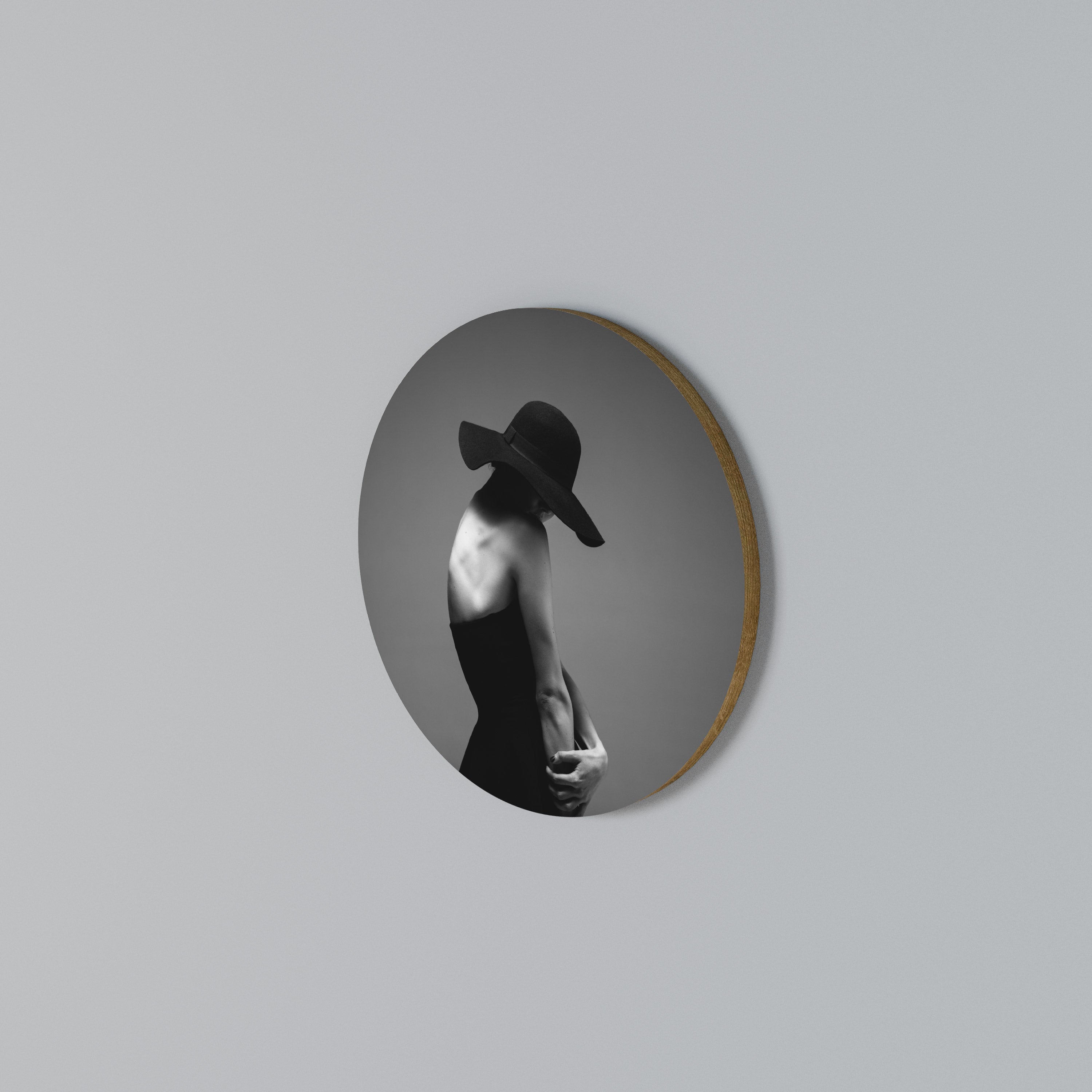 SILHOUETTE OF MYSTERY Round Wall Art