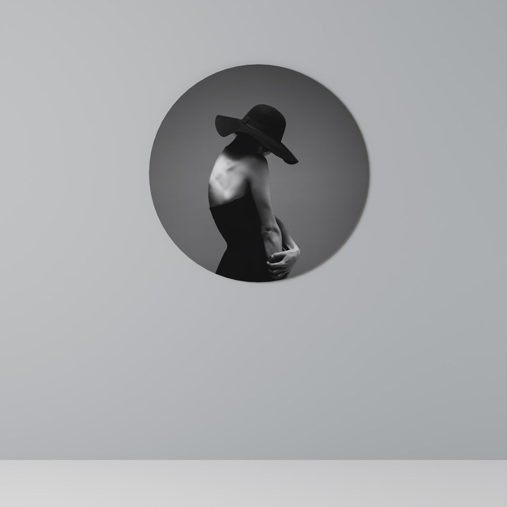 SILHOUETTE OF MYSTERY Round Wall Art