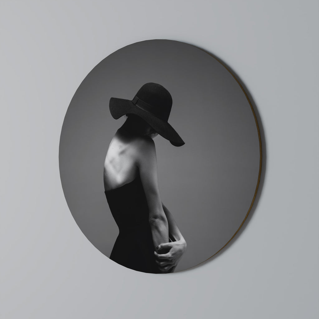 SILHOUETTE OF MYSTERY Round Wall Art