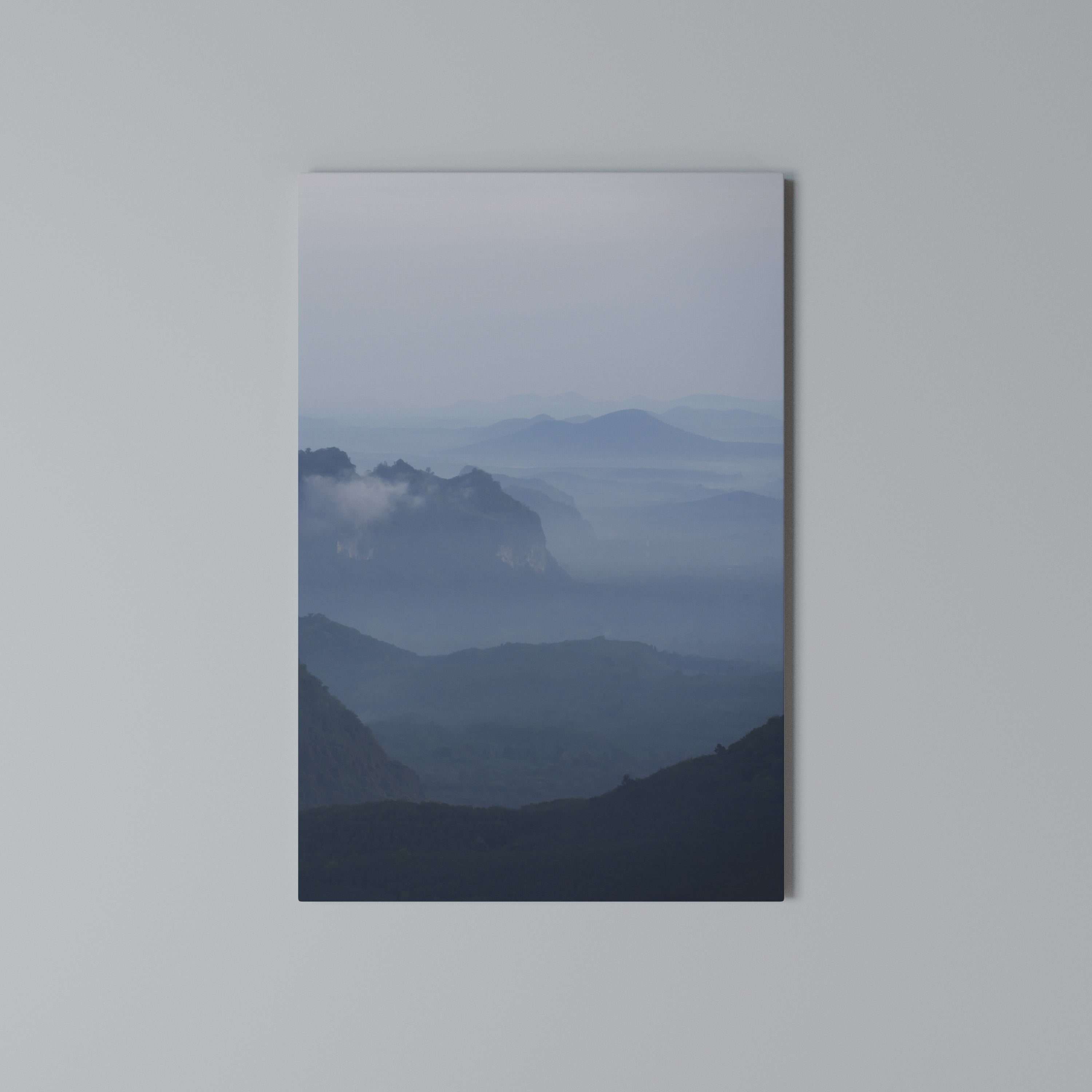 MISTY MOUNTAIN WHISPER Cuadro en lienzo vertical