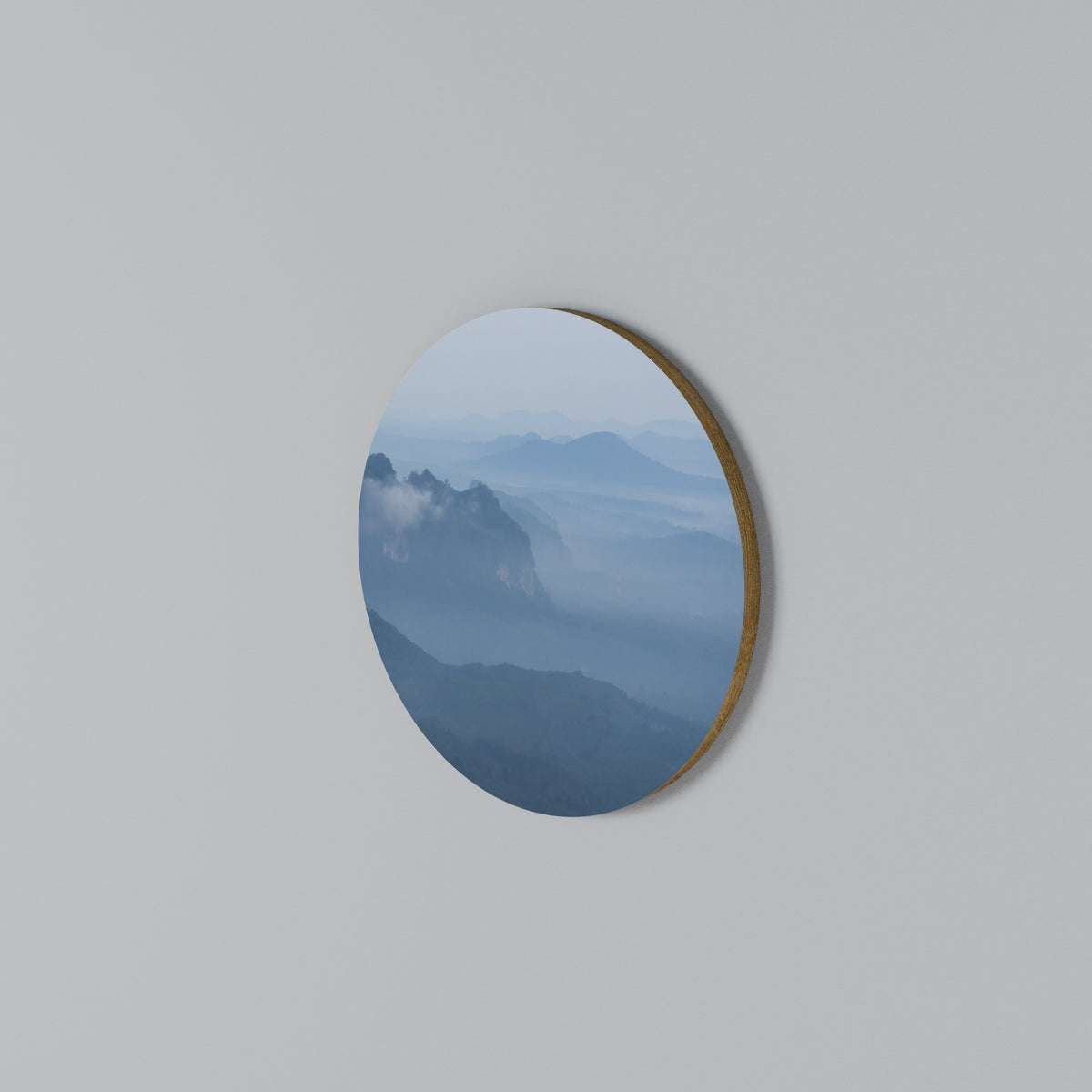 MISTY MOUNTAIN WHISPER Arte de pared redondo