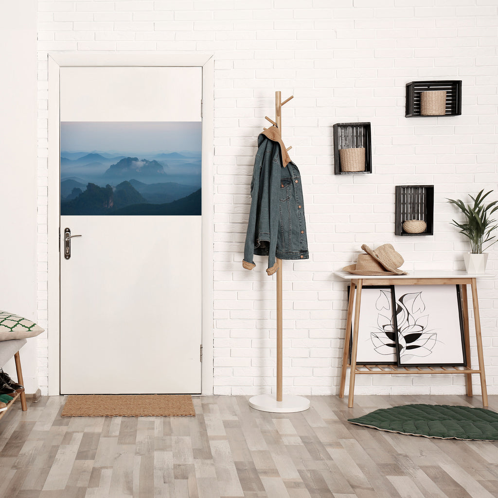 SUSURRO DE LA MONTAÑA BRUMOSA Póster horizontal autoadhesivo